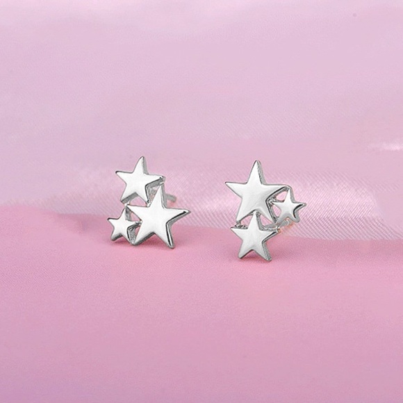2/$20!  Silver Star Cluster Stud Earrings - Picture 2 of 6